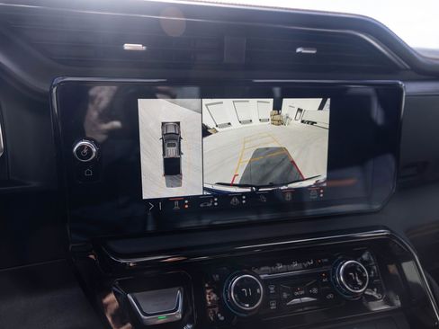 Used 2024 GMC Sierra 1500 AT4 w/ Technology Package AWD/4WD image 32