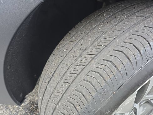 Used 2023 Buick Envision Essence FWD image 12