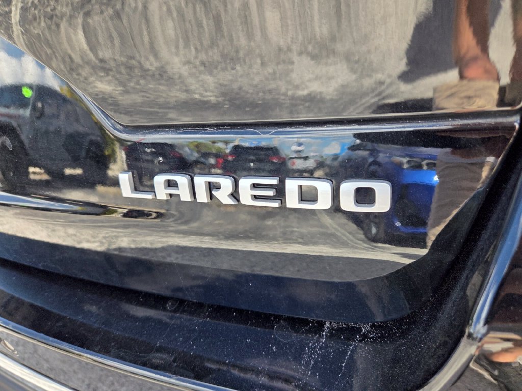 Used 2025 Jeep Grand Cherokee Laredo RWD image 11