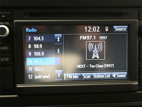 Used 2016 Toyota Tacoma SR image 12