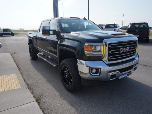Used 2018 GMC Sierra 2500 SLT w/ Duramax Plus Package AWD/4WD image 6