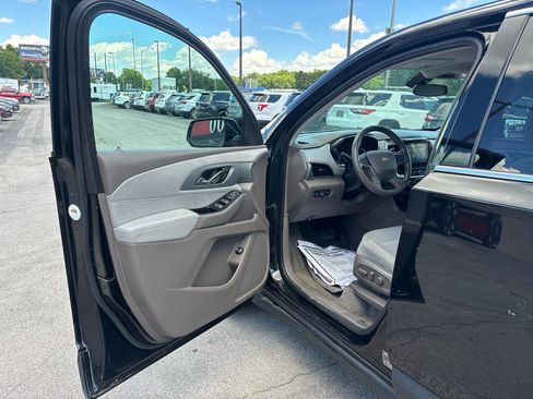 Used 2019 Chevrolet Traverse LT w/ LPO, Cargo Package AWD/4WD image 17