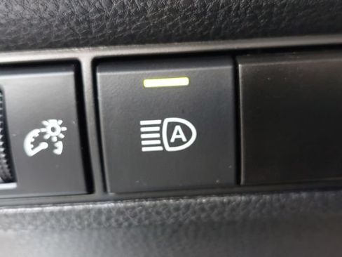 Used 2022 Toyota Corolla Cross LE AWD/4WD image 33
