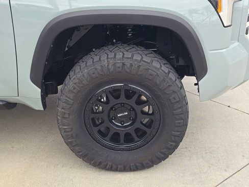 Used 2024 Toyota Tundra Limited AWD/4WD image 9