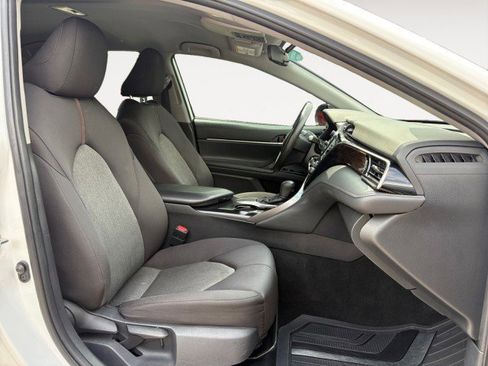 Used 2019 Toyota Camry LE FWD image 11