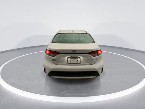 Used 2022 Toyota Corolla LE FWD image 5