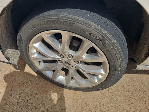 Used 2018 Ford Expedition Limited w/ Equipment Group 302A AWD/4WD image 10