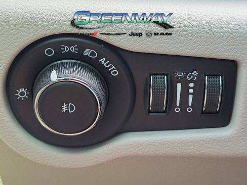 Used 2023 Chrysler Pacifica Touring-L FWD image 24