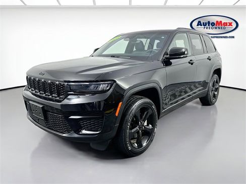 Used 2023 Jeep Grand Cherokee Altitude image 5
