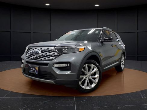 Certified 2023 Ford Explorer Platinum w/ Technology Package AWD/4WD image 3