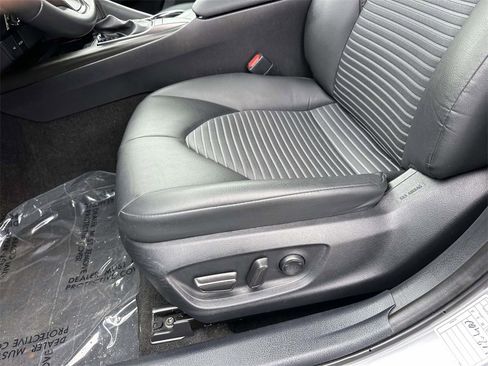 Used 2024 Toyota Camry SE image 16