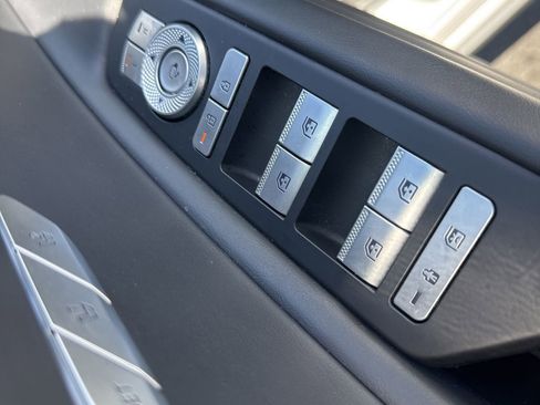 Used 2025 Genesis GV80 2.5T Standard AWD/4WD image 9