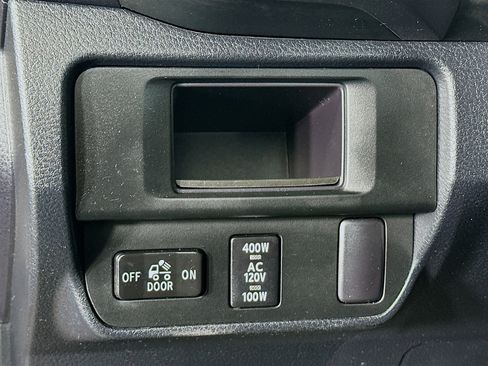 Used 2016 Toyota Tacoma TRD Off-Road image 17