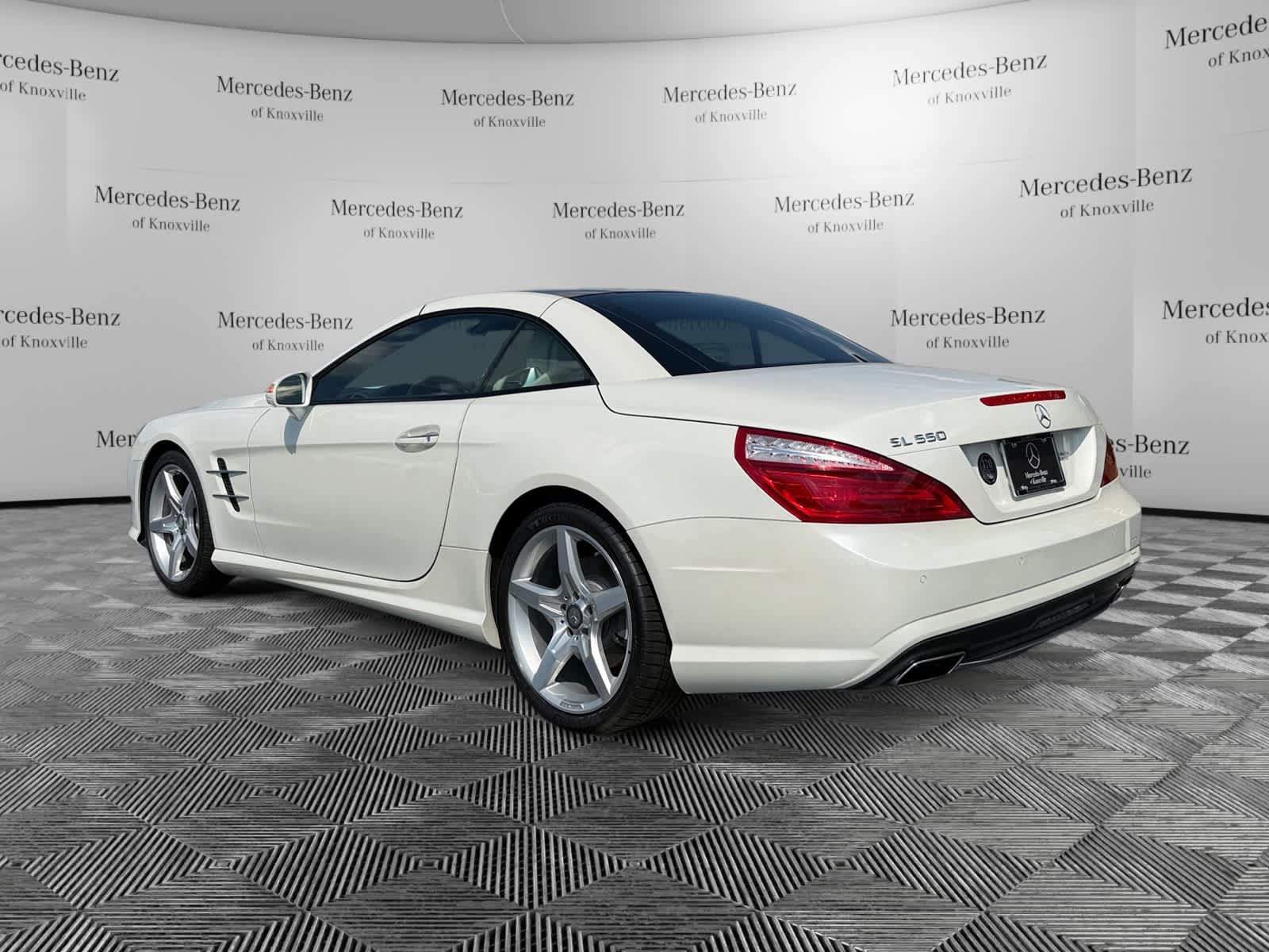 Used 2015 Mercedes-Benz SL 550 image 3