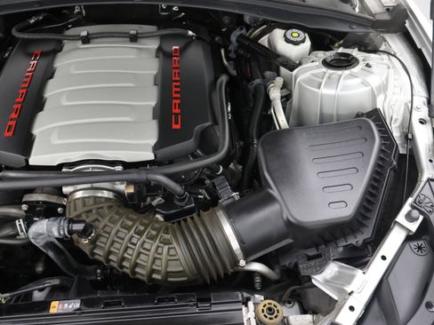 Used 2017 Chevrolet Camaro SS RWD image 18