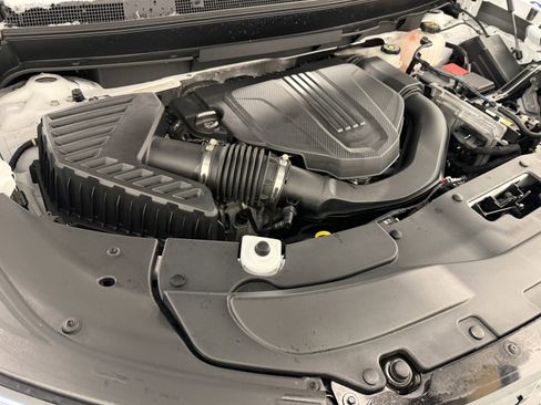 Used 2024 Chevrolet Traverse RS image 33