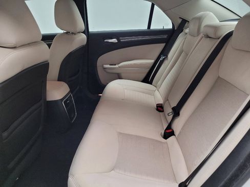 Used 2019 Chrysler 300 Touring w/ Driver Convenience Group RWD image 18