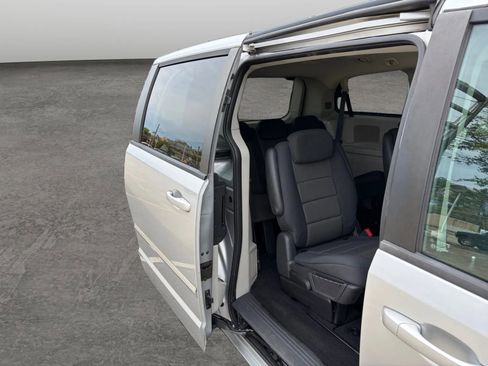 Used 2009 Dodge Grand Caravan SXT FWD image 18