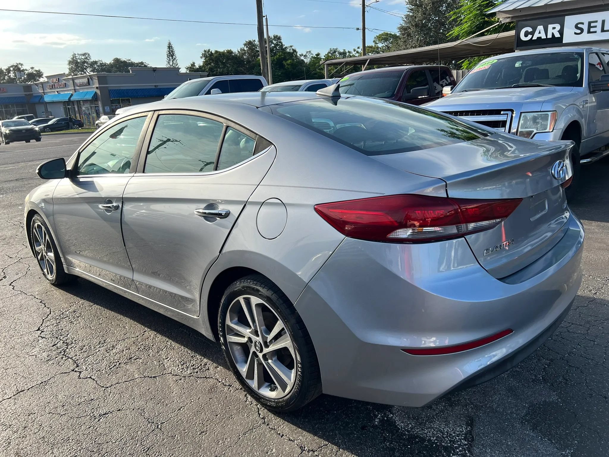 Used 2017 Hyundai Elantra Limited FWD image 7