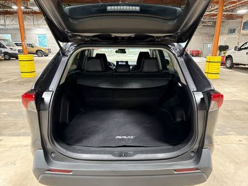 Used 2022 Toyota RAV4 XLE w/ Carpet Mat Package (TMS) AWD/4WD image 11