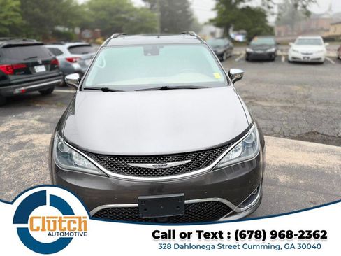 Used 2017 Chrysler Pacifica Limited FWD image 3