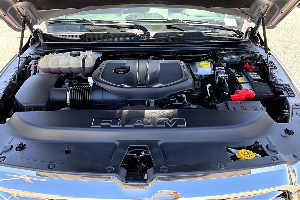Used 2025 RAM 1500 Laramie AWD/4WD image 31