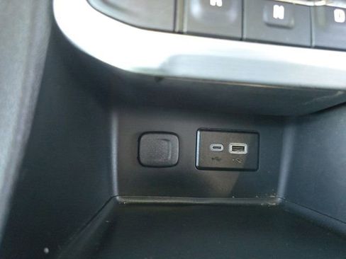 Used 2023 GMC Acadia SLE FWD image 26