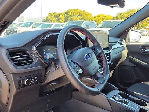 Used 2024 Ford Escape ST-Line w/ Tech Pack #1 image 9