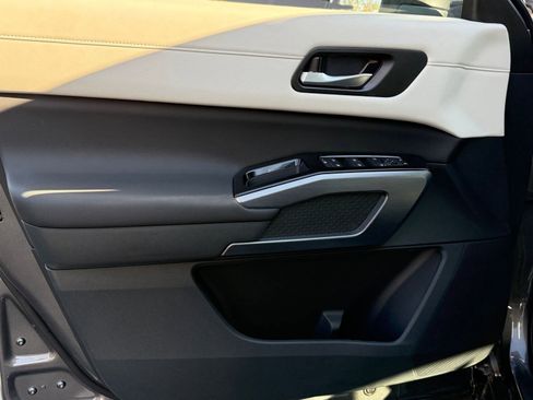 New 2025 Nissan Pathfinder SL image 11