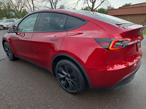 Used 2024 Tesla Model Y Long Range AWD/4WD image 5