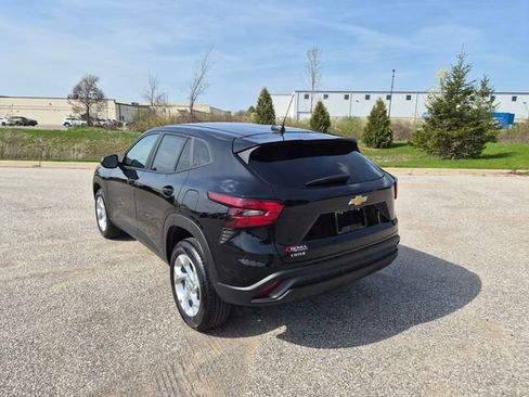Used 2024 Chevrolet Trax LS w/ LS Convenience Package image 7