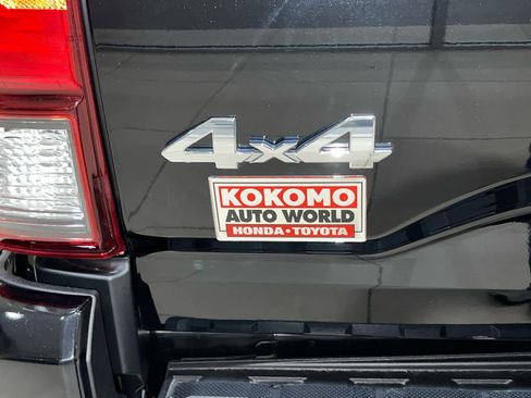 Used 2022 Toyota Tacoma SR5 w/ Technology Package AWD/4WD image 14