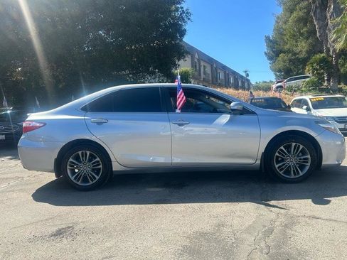 Used 2017 Toyota Camry SE image 3