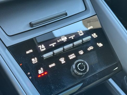 Used 2025 Porsche Macan 4 Electric image 25