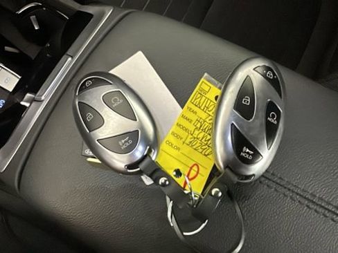 Used 2025 Hyundai Santa Cruz SE FWD image 21