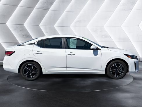 Used 2024 Nissan Sentra SV FWD image 6