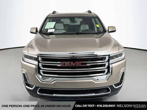 Used 2023 GMC Acadia SLT w/ Preferred Package FWD image 2