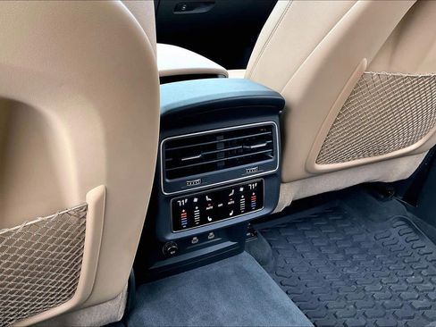 Used 2022 Audi Q8 Prestige image 35