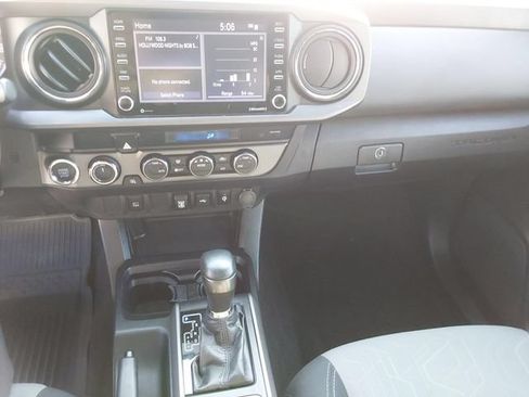 Used 2021 Toyota Tacoma TRD Sport AWD/4WD image 33