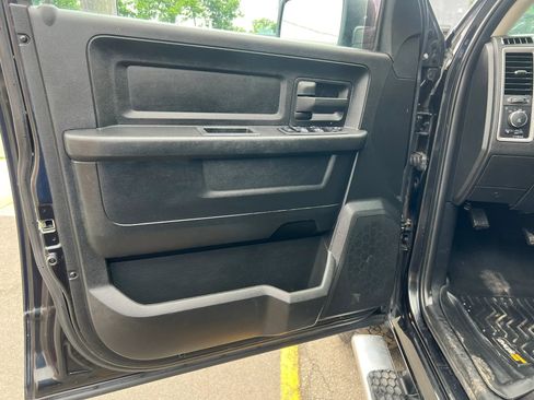 Used 2019 RAM 1500 Express w/ Express Value Package AWD/4WD image 10