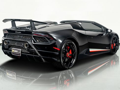 Used 2018 Lamborghini Huracan Performante image 11