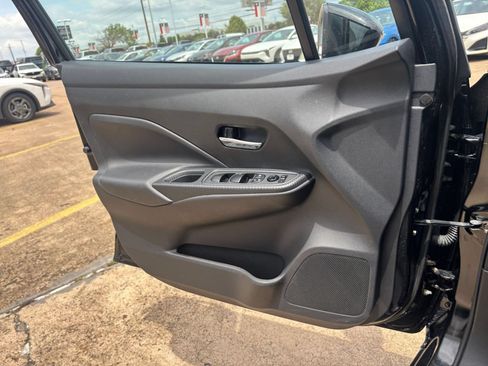 Used 2025 Nissan Versa SV FWD image 18