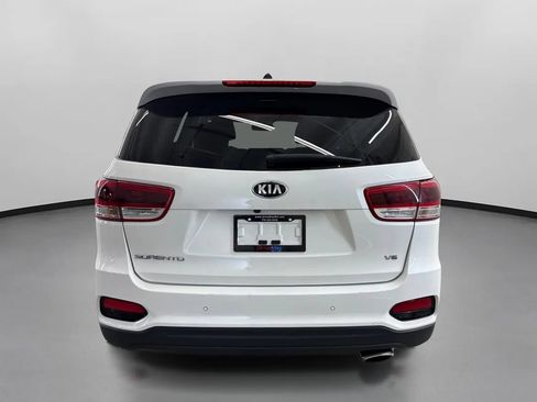 Used 2019 Kia Sorento S AWD/4WD image 8