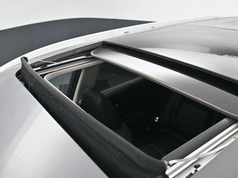 Used 2022 Nissan Rogue SV w/ SV Premium Package image 19