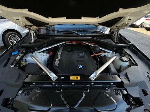 Used 2024 BMW X5 xDrive50e image 32