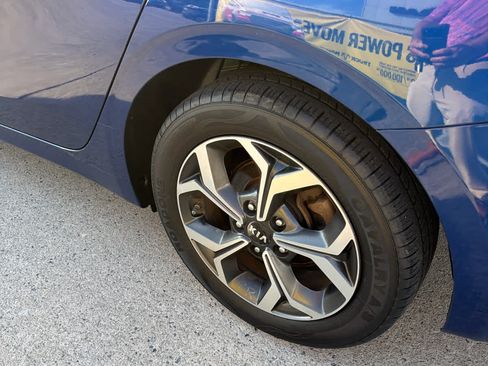 Used 2019 Kia Forte LXS FWD image 9