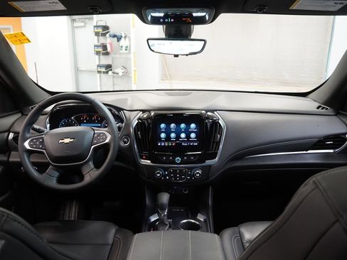 Used 2023 Chevrolet Traverse LT w/ LT Premium Package AWD/4WD image 21