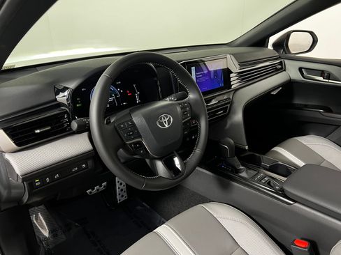 Used 2026 Toyota Camry SE w/ Convenience Package FWD image 12