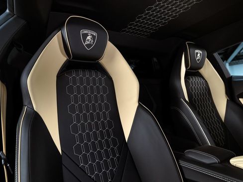 Used 2024 Lamborghini Revuelto AWD/4WD image 32
