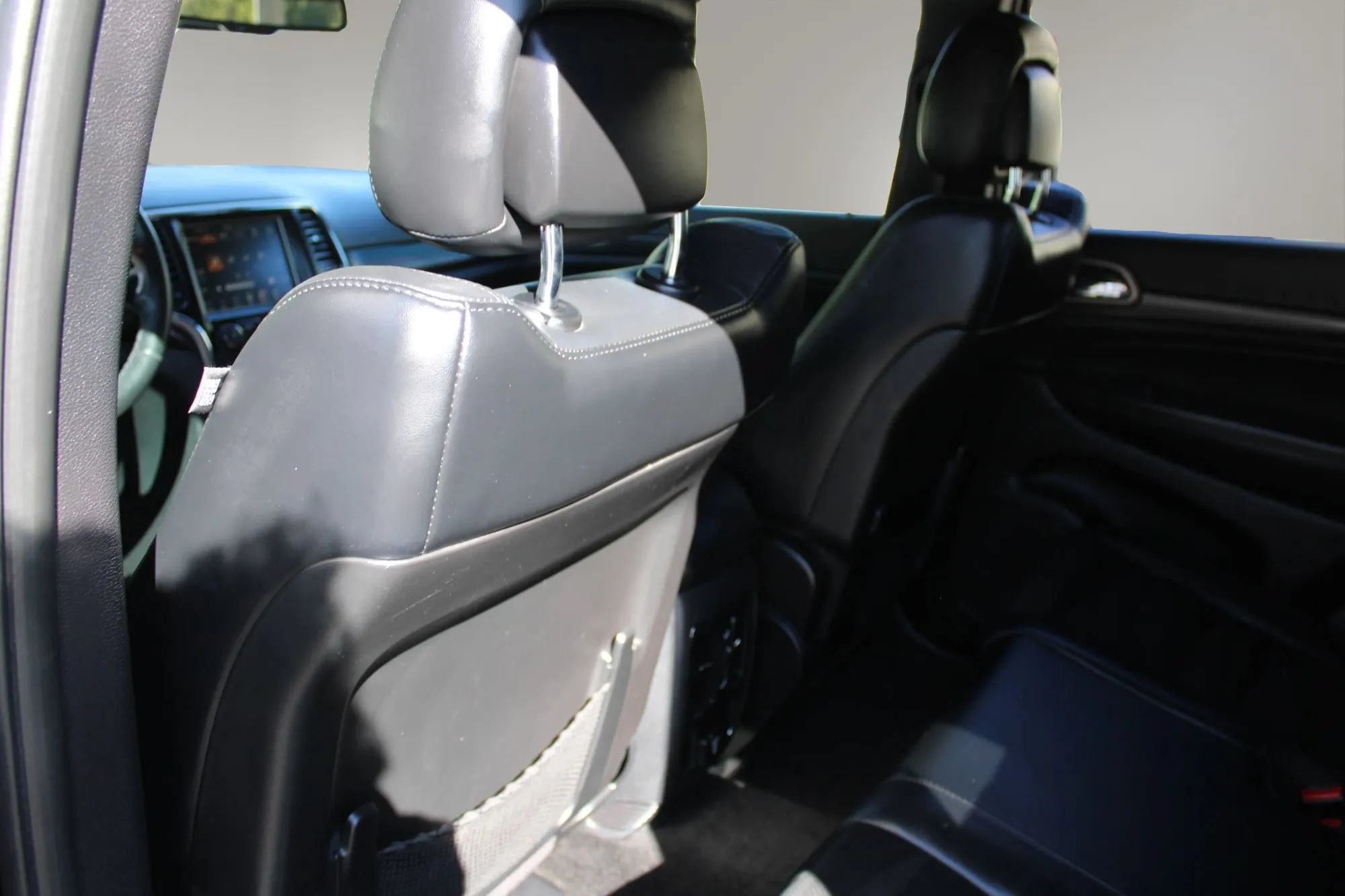Used 2015 Jeep Grand Cherokee Laredo AWD/4WD image 18